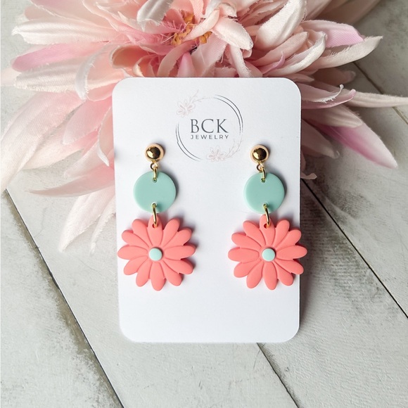 New Handmade Daisy flower earrings, statement earrings, bright earrings, unique - Picture 5 of 7